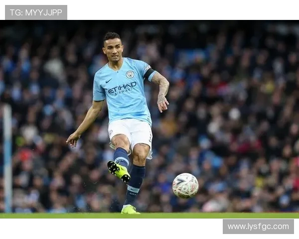 达尼洛的足球之路：从青涩少年到顶级球星的成长历程与心路历程